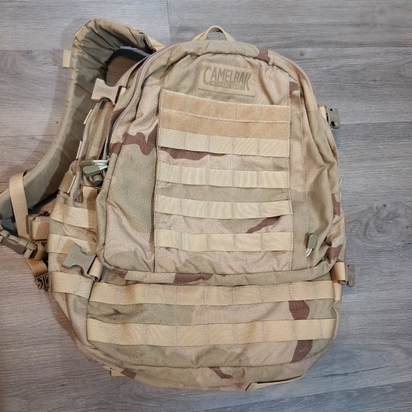 camelbak maximum gear backpack